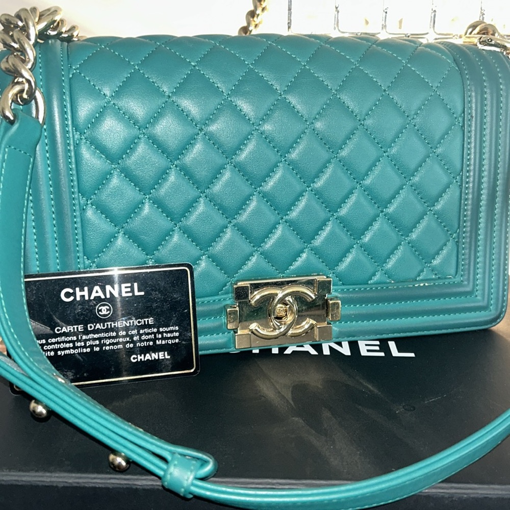 🔥Rare Green Lambskin MEDIUM  Boy  Bag Chanel🔥🗣️28 Series..Produced in 2019🔥 - Picture 10 of 10